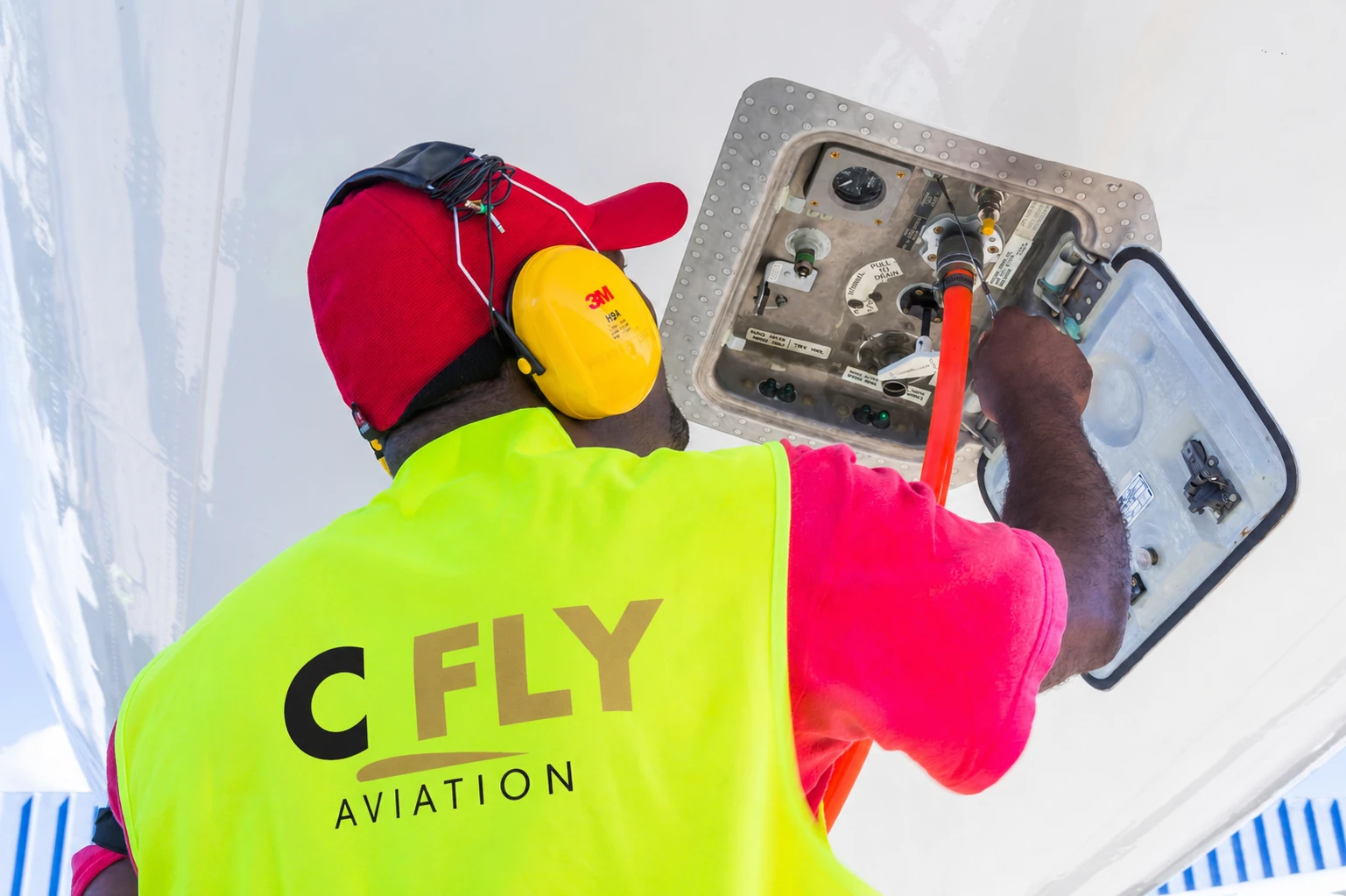 Atendimento em solo durante a Copa de 2014 com a marca CFLY atualizada